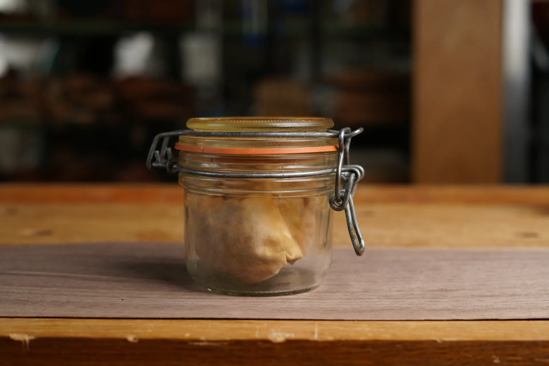 Polishing pads stored in airtight jars between sessions to prevent drying out