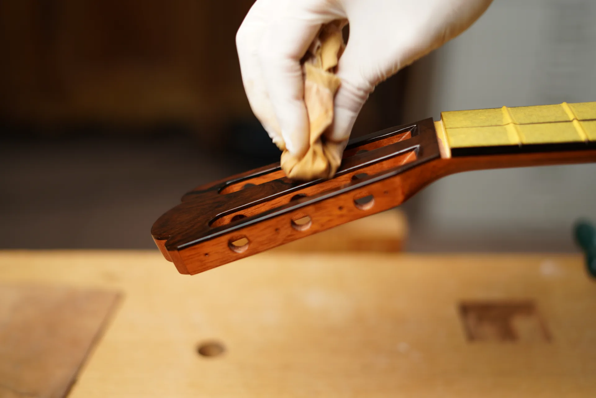 Headstock surface revisited at the end of a session with an almost dry pad