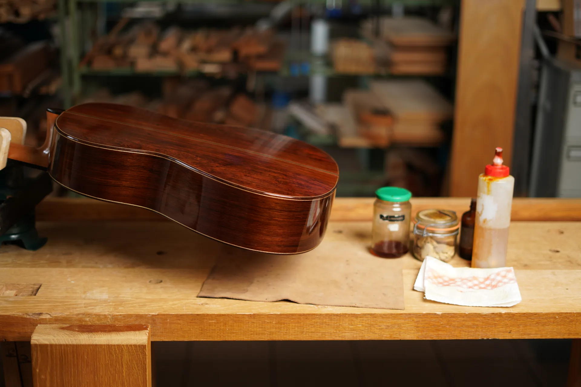 Final polishing with a near-dry pad loaded with pure alcohol and a single drop of shellac — removes oil residue and enhances clarity and gloss