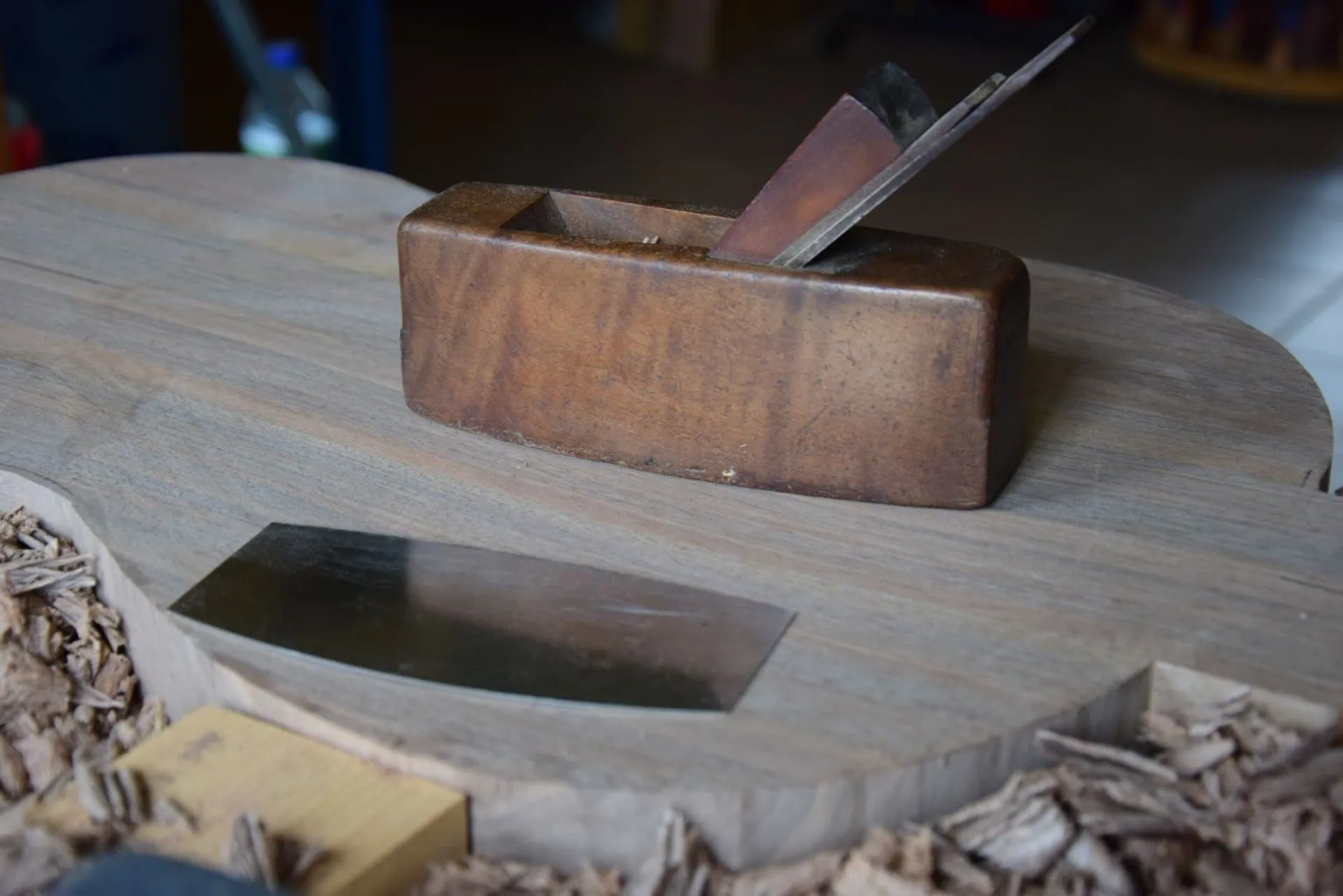 Planing the solera — convex-sole plane