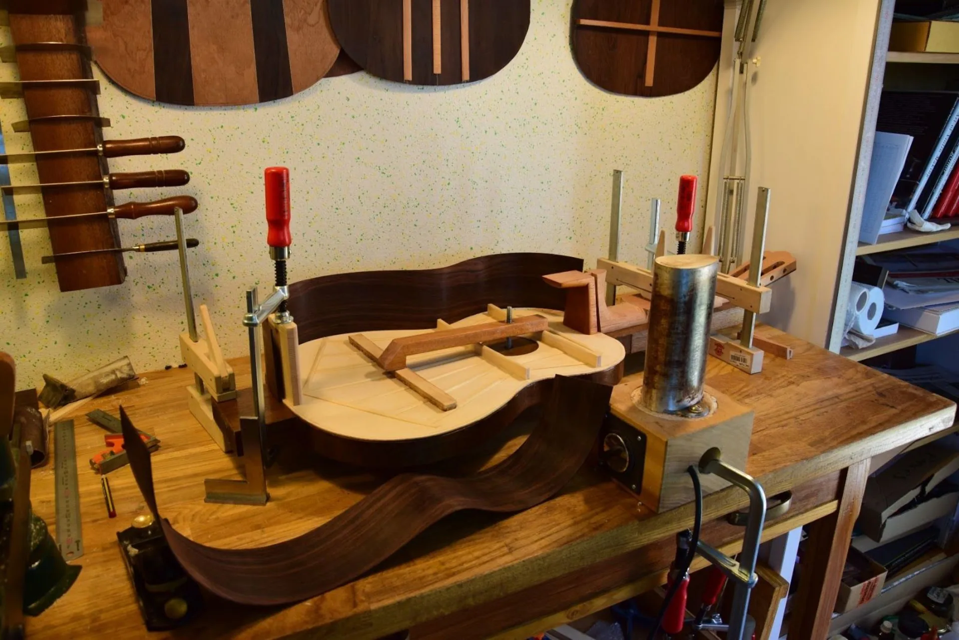 Guitar assembly on the solera — free-form Spanish method