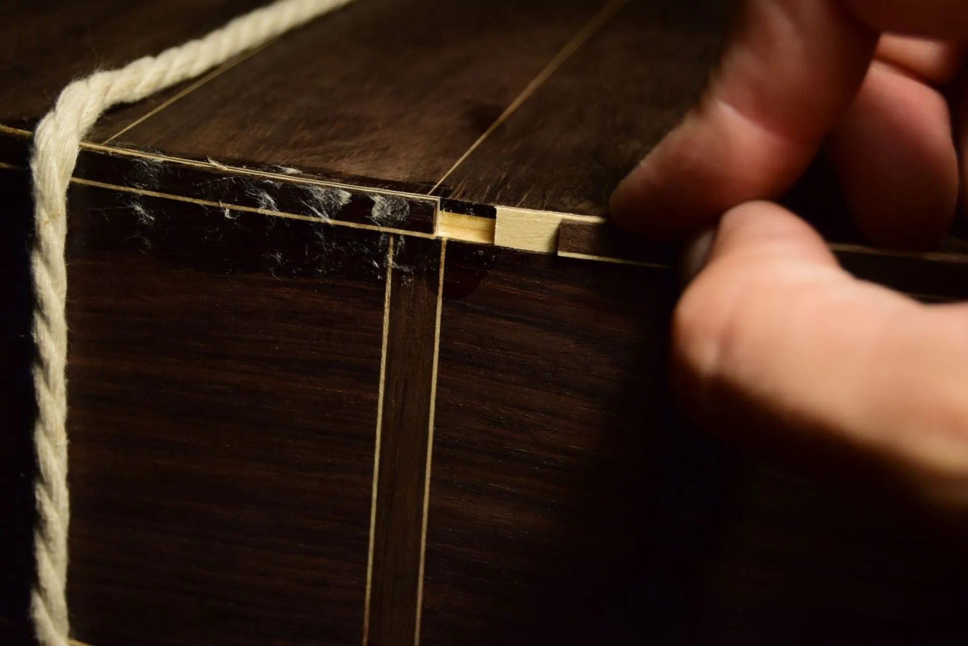 Bindings and purflings — single full-depth groove