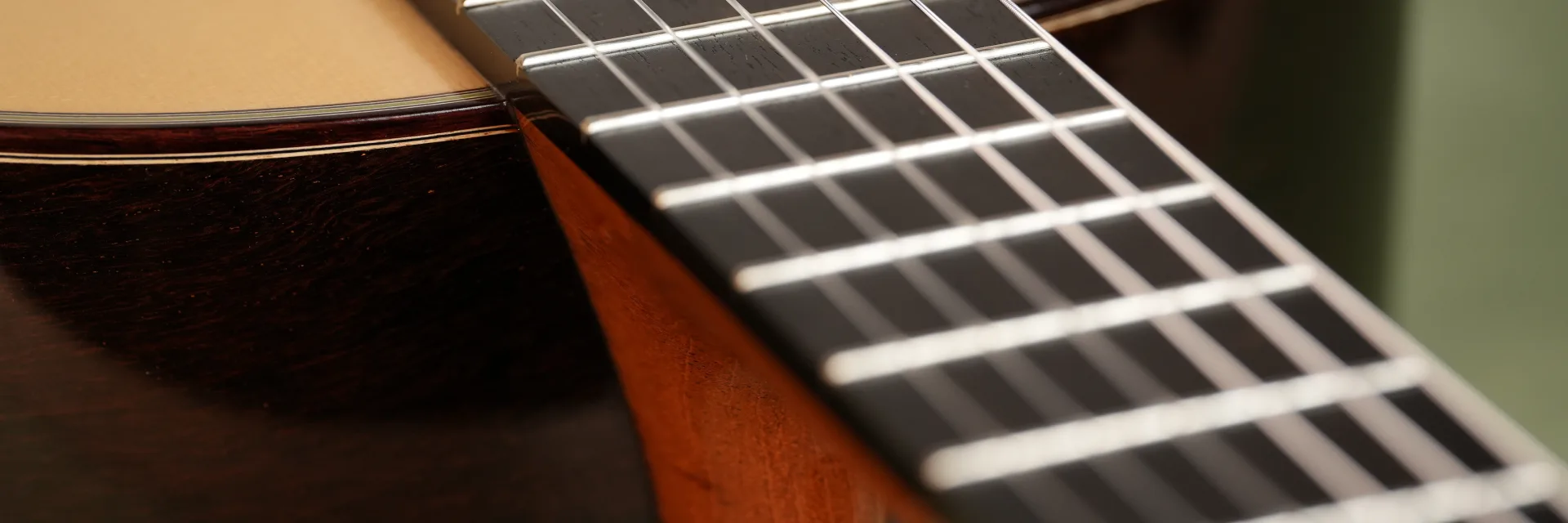 Fretting and fingerboard leveling — Youri Soroka, luthier