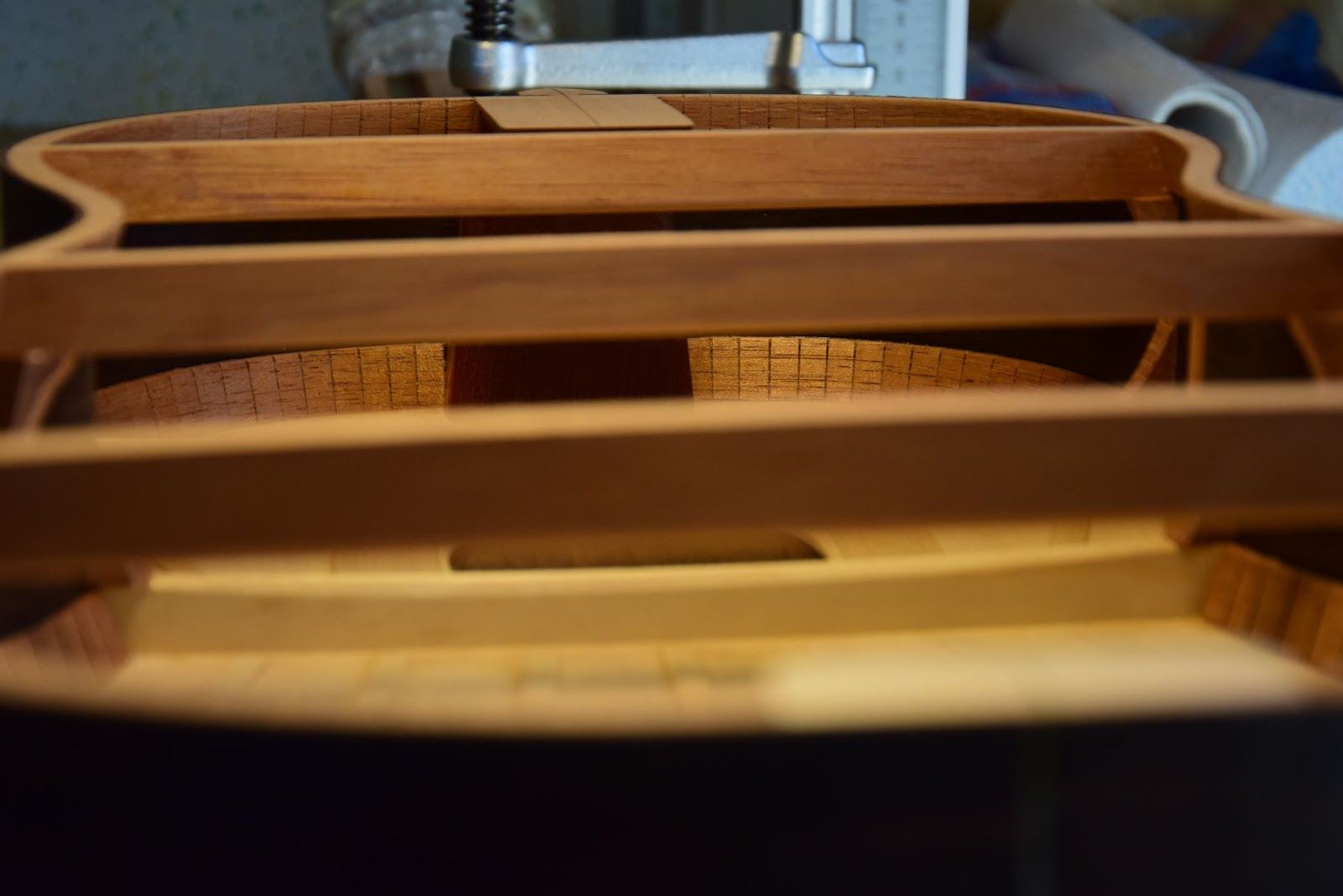 Transverse bar end showing full height and triangular anchoring block