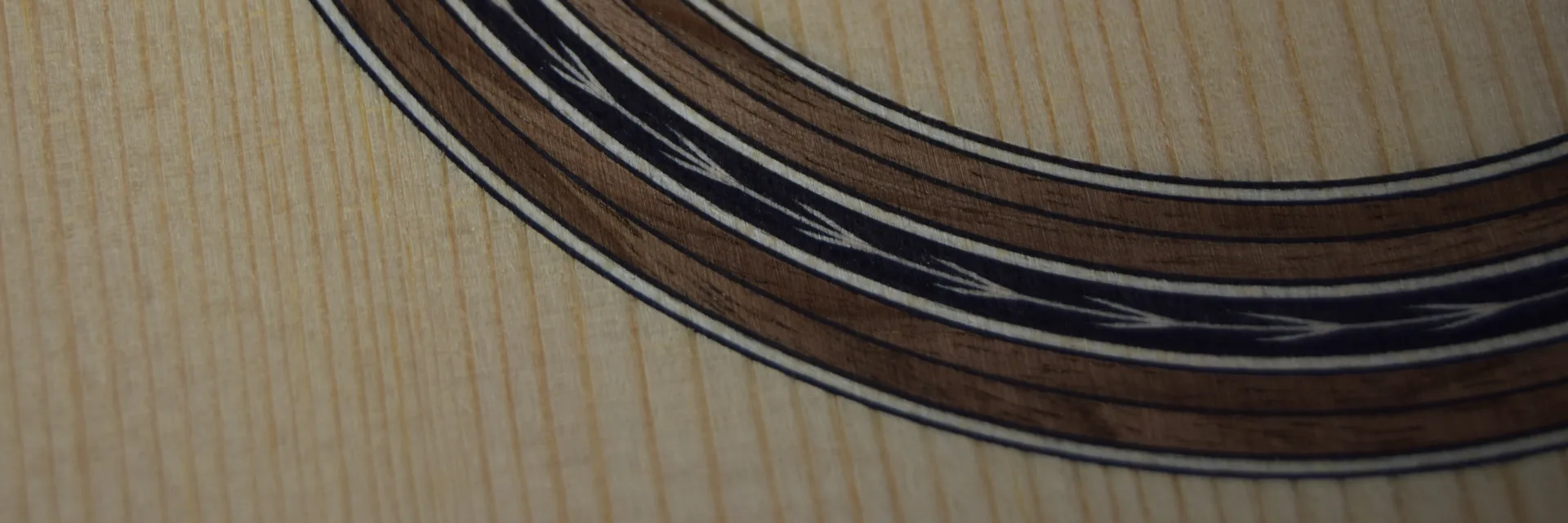 Herringbone rosette marquetry — Youri Soroka, luthier